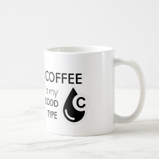 Kaffe är min blodtyp kaffemugg