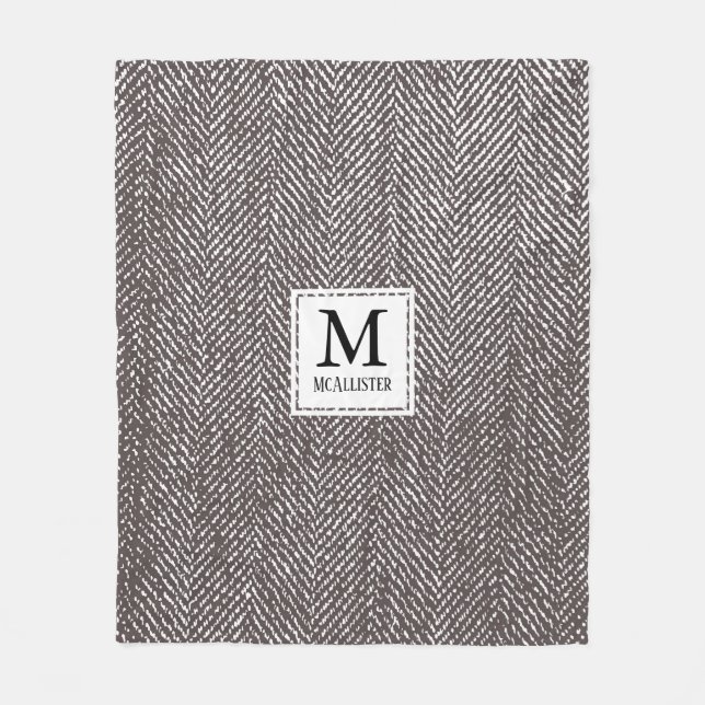 Kaffe Brown Herringbone & Monogram Fleecefilt (Framsidan)