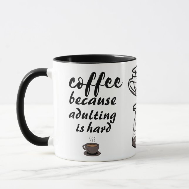 Kaffe eftersom aduleringen är hård svart och vit mugg (Vänster)
