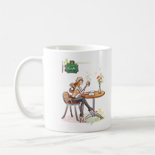 Kaffe för kvinnor som dricker kaffe i en cute cafe kaffemugg