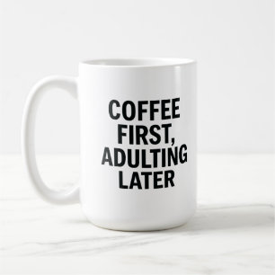 Kaffe först, Adulting Senare - Funny Slogan Kaffemugg