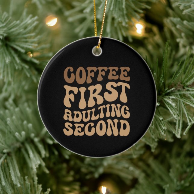 Kaffe först, avvänjning senare av Funny Caffeine Ä Julgransprydnad Keramik (Träd)