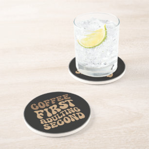 Kaffe först, avvänjning senare av Funny Caffeine Ä Underlägg