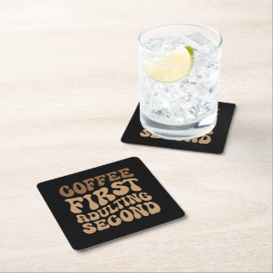 Kaffe först, avvänjning senare av Funny Caffeine Ä Underlägg Papper Kvadrat