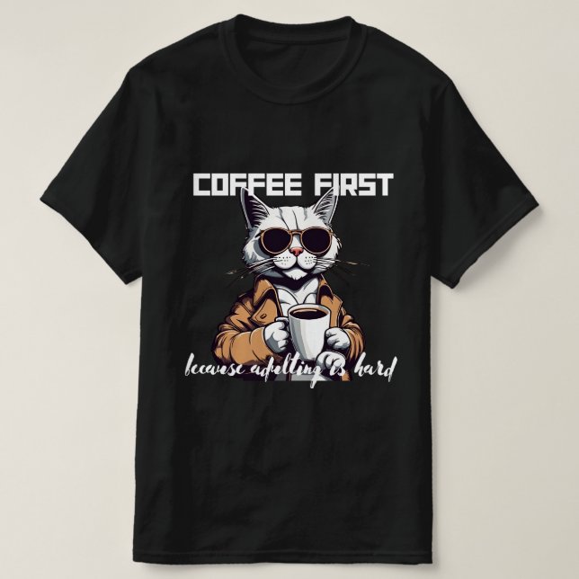☕ "Kaffe först, eftersom det är svårt att äta kaff T Shirt (Design framsida)