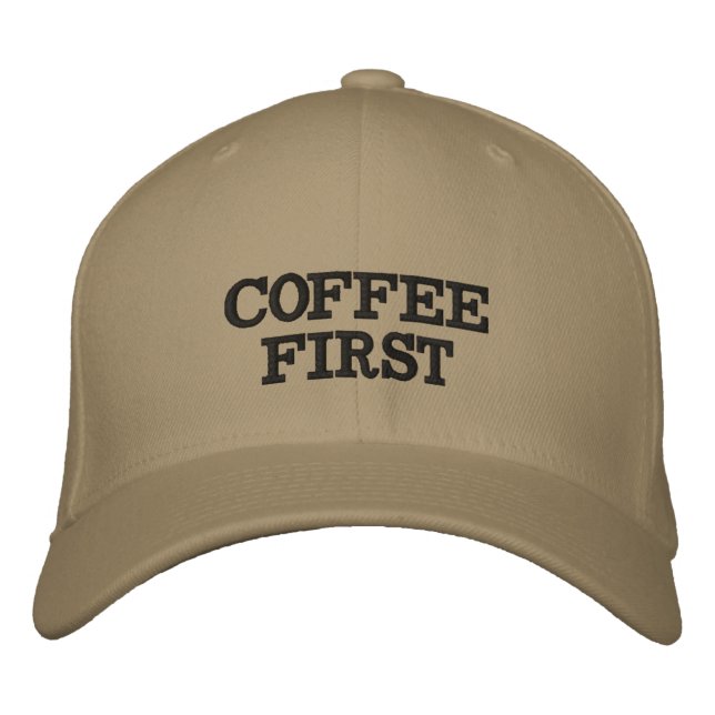 Kaffe Först Fet Text  Broderad Keps (Framsida)