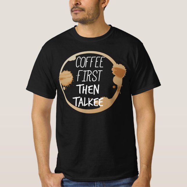 Kaffe först och sedan Talkee Talking Mugg Stains T Shirt (Framsida)