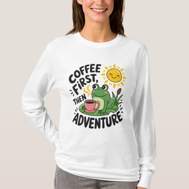 Kaffe först, sedan Äventyr - Cute Quirky Roligt Fr T Shirt (Framsida)