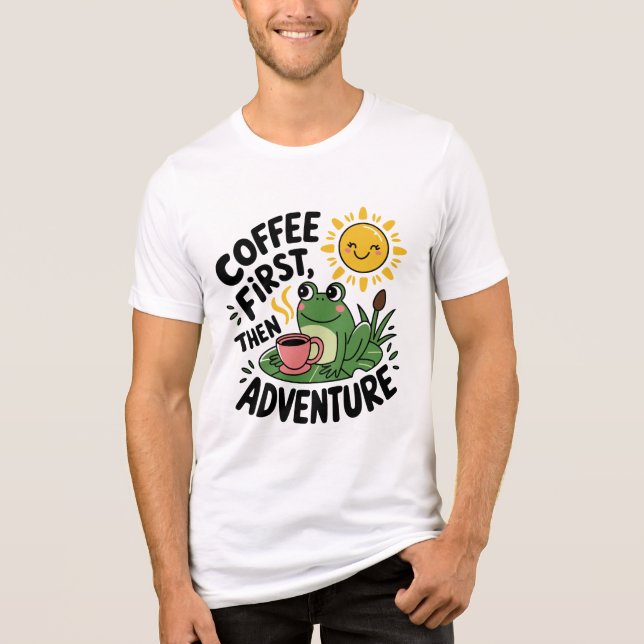 Kaffe först, sedan Äventyr - Cute Quirky Roligt Fr T Shirt (Framsida)