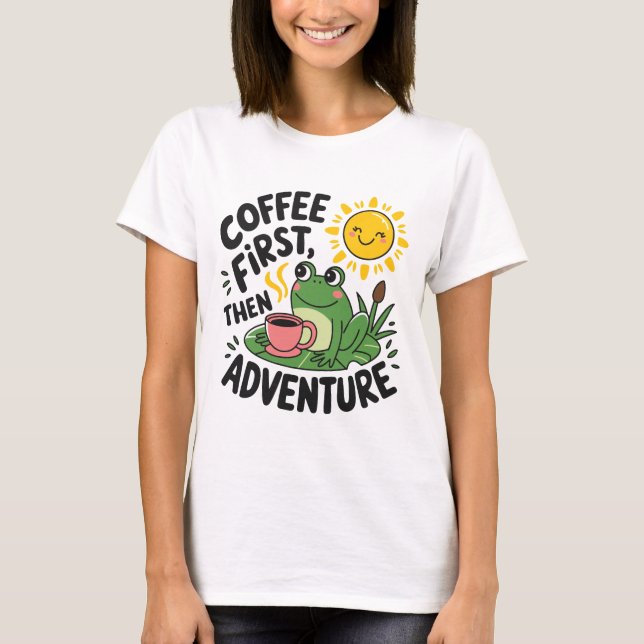 Kaffe först, sedan Äventyr - Cute Quirky Roligt Fr T Shirt (Framsida)