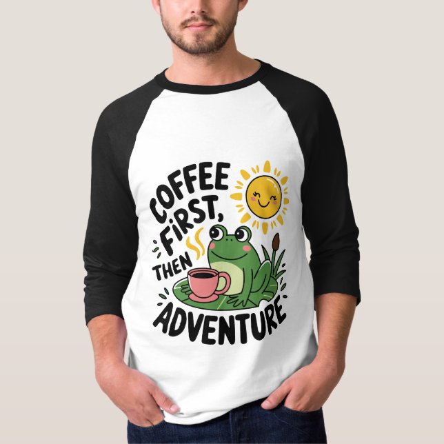 Kaffe först, sedan Äventyr - Cute Quirky Roligt Fr T Shirt (Framsida)