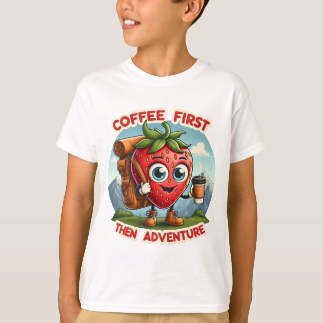 Kaffe först, sedan Äventyr - Roligt jordgubbe Hike T Shirt (Framsida)