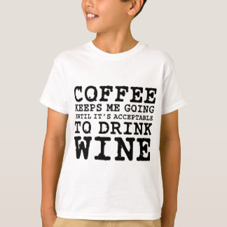 Kaffe håller mig att gå till vin tee shirt