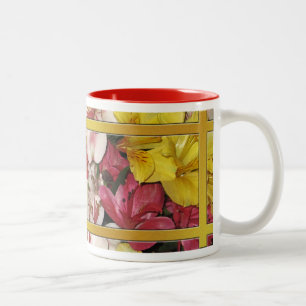 Kaffe kopp med blomsterbukett