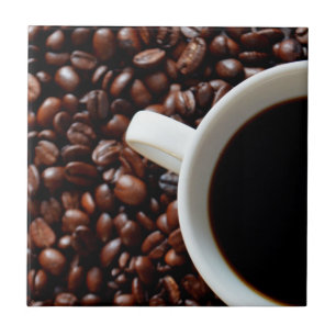 Kaffe Kopp med kaffe, kaffebönor Kakelplatta