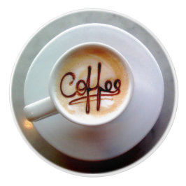 Kaffe kopp och kaffe av saucer latte knopp