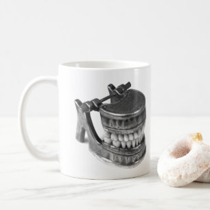 Kaffe med antik dentalmodell för skräckinvalidit kaffemugg