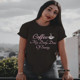 Kaffe min dagliga dos Sanity Funny Quote T Shirt
