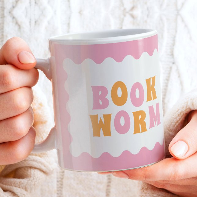 Kaffe Mugg i Älskare i bok vid Bok (Book Lover Mug, with book worm in pink and orange. Great gift for book lover.)
