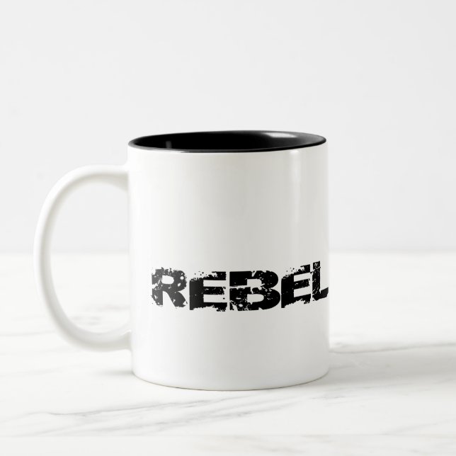 Kaffe Mugg med REBEL designat på den (Vänster)