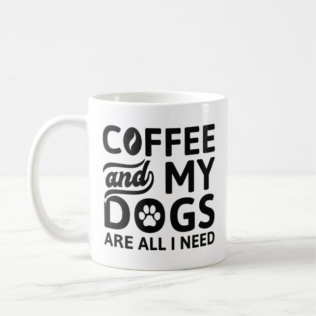 Kaffe och Hundar är allt jag behöver Kaffemugg (Vänster)