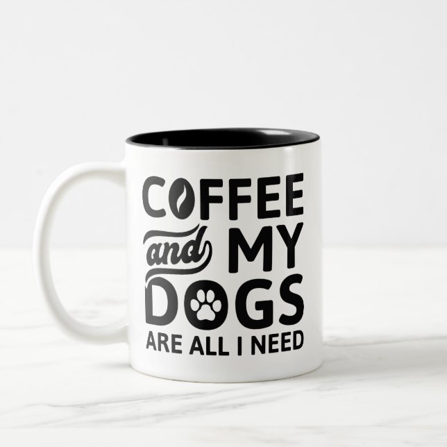 Kaffe och Hundar är allt jag behöver Två-Tonad Mugg (Vänster)