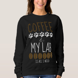 Kaffe och min lab är allt jag behöver t shirt