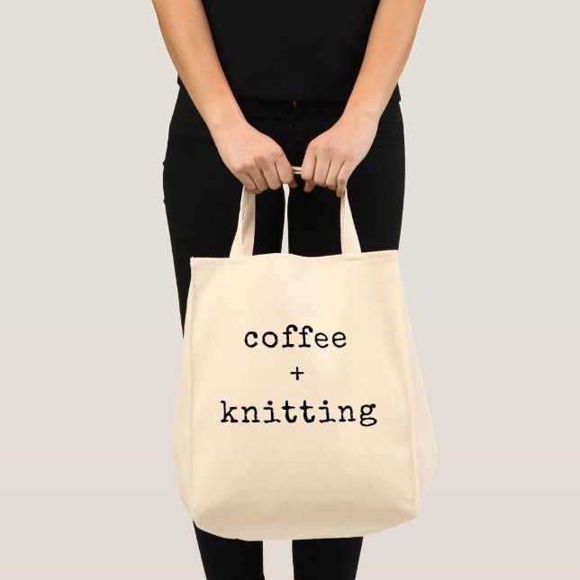 Kaffe och nitting | Redigerbar text för Knitters Tygkasse (Framsida (produkt))