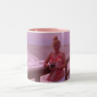 KAFFE PÅ - skräddarsy Två-Tonad Mugg