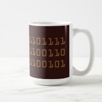 Kaffe skrivet med binärkod mugg, brun