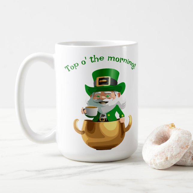 Kaffe som dricker Leprechaun Kaffemugg (Med munk)