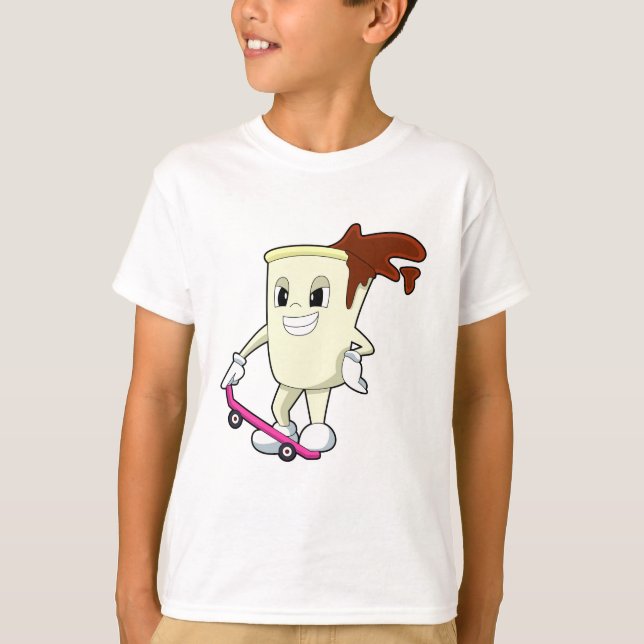 Kaffe som Skater med Skateboard T Shirt (Framsida)