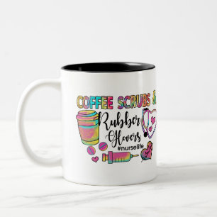 Kaffe, spånskivor och gummihandskar Två-Tonad mugg