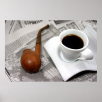 Kaffe, tidning och pipa