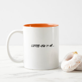 Kaffe upp det Lungande Trendiget Två tonkaffe Mugg