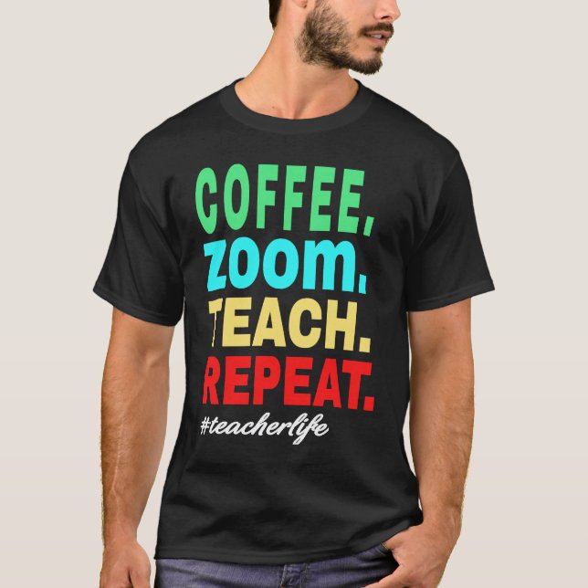 Kaffe Zoom Lär Repetera, Virtuellt Lärarliv T Shirt (Framsida)