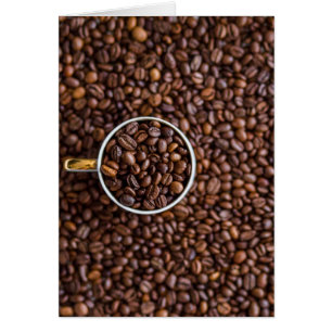 Kaffebönor med kaffe Kopp Fullt av bönor Hälsningskort