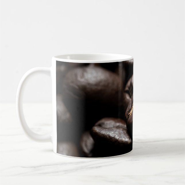 Kaffebönor, rostade matkaffe kaffemugg (Vänster)