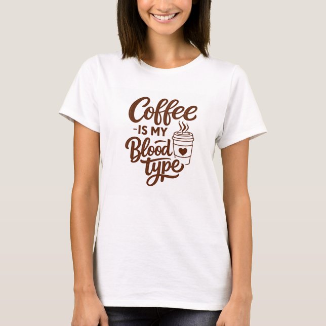 Kaffee är min blodgrupp Rolig typografi  T Shirt (Framsida)