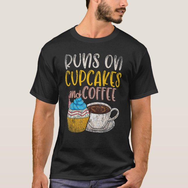 Kaffefärgsötsaker Snäckor frostning av cupkaka T Shirt (Framsida)