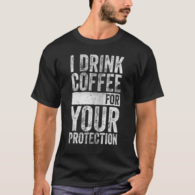 Kaffein Beroende jag dricker kaffe för ditt skydd T Shirt (Framsida)