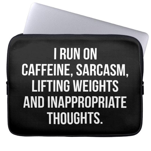 Kaffein, sarkam, lyftviktning, ljus - gym laptop fodral (Framsidan)