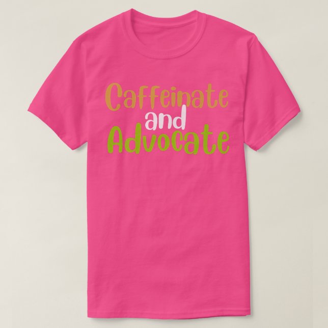 Kaffeinat och Advocate lustig avokado och kaffe T Shirt (Design framsida)
