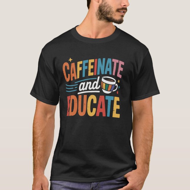 Kaffeinat och utbildning t shirt (Framsida)