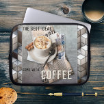 Kaffeinspiration Byggande block Laptop sleeve<br><div class="desc">Laptop sleeve med ett kaffe på en metallisk bakgrundsdesign med byggnad block. För brans början!</div>