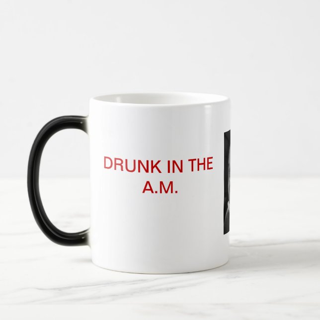Kaffekoppen ger sig aldrig upp magisk mugg (Vänster)