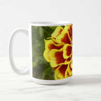 Kaffemugg Med Bild Av Sammetblomma På Den