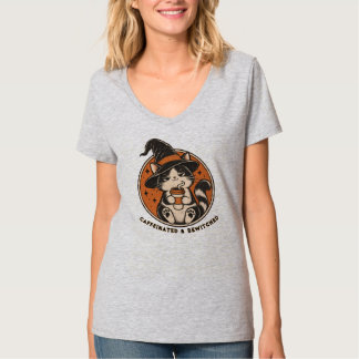 Kaffepåverkad & Förhäxad Rolig Häxa Katt Halloween T Shirt