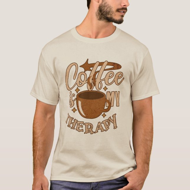 Kaffet är min terapi t shirt (Framsida)