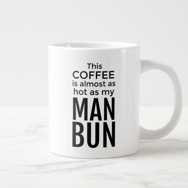 Kaffet är nästan lika Hett som min man Bun Jumbo Mugg (Höger)